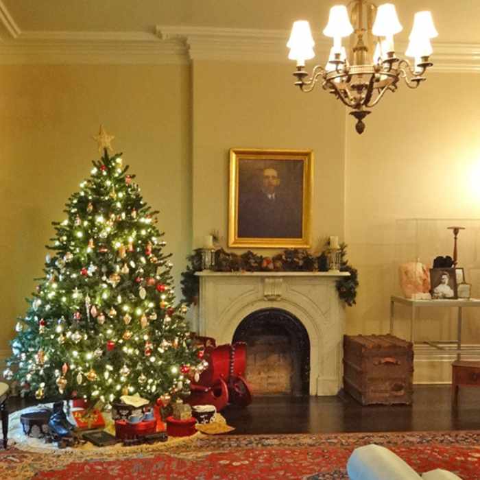 Oakville Museum | Christmas Tour and Treat